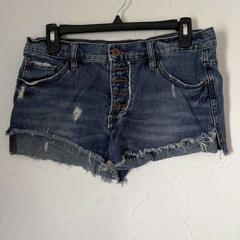 Free People Distressed Denim‎ Shorts Button Fly Raw Hem Medium Wash y2k Size 25